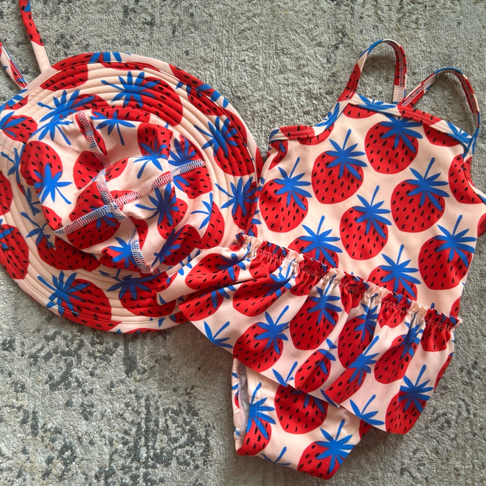 *NEW* One piece swimsuit with swim hat - Hanna Andersson